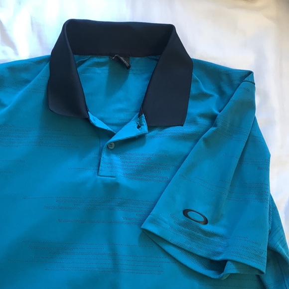 3 Oakley shirt in excellent condition at good price. - Picture 7 of 9